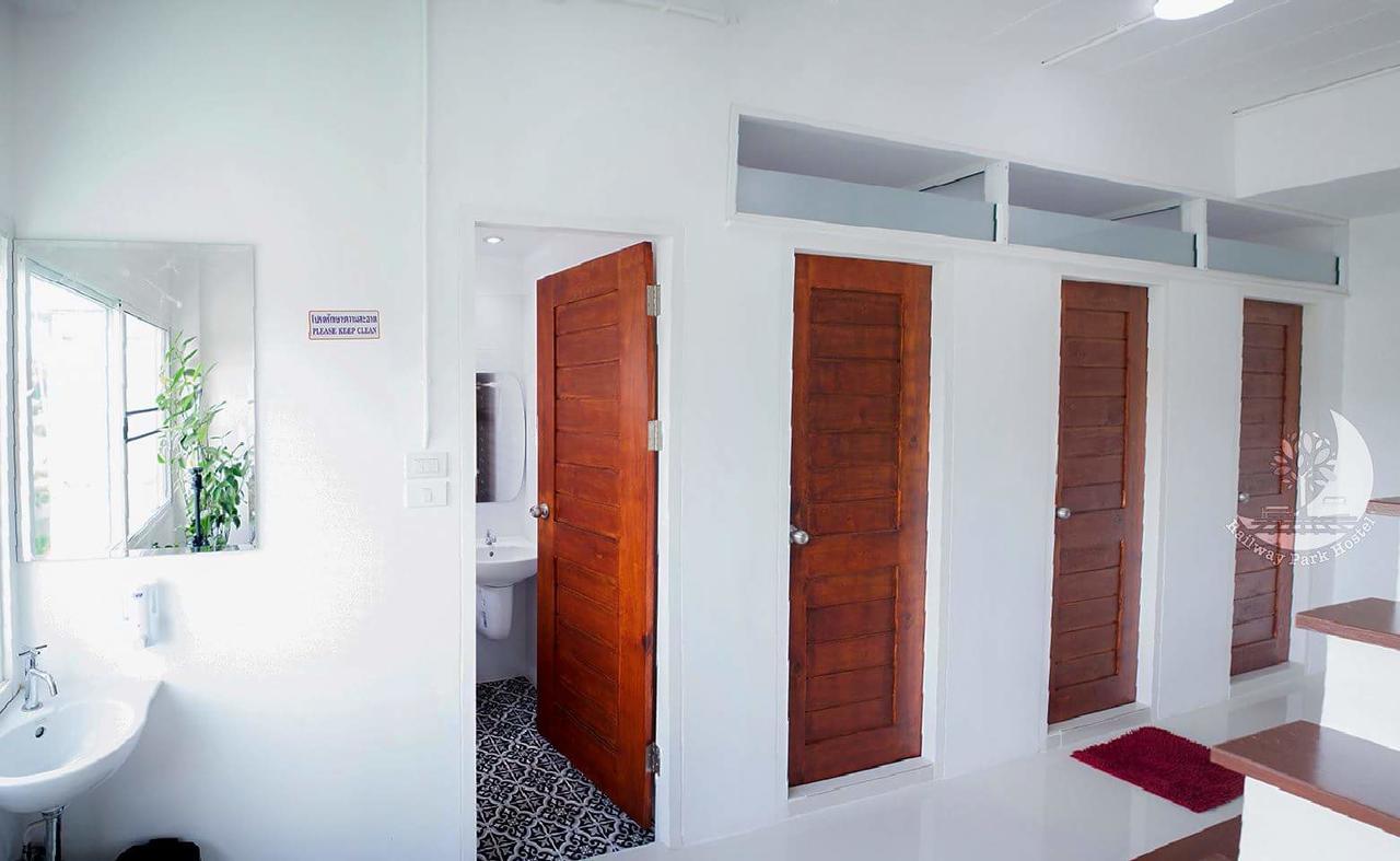 Railway Park Hostel Chiang Mai Exteriör bild